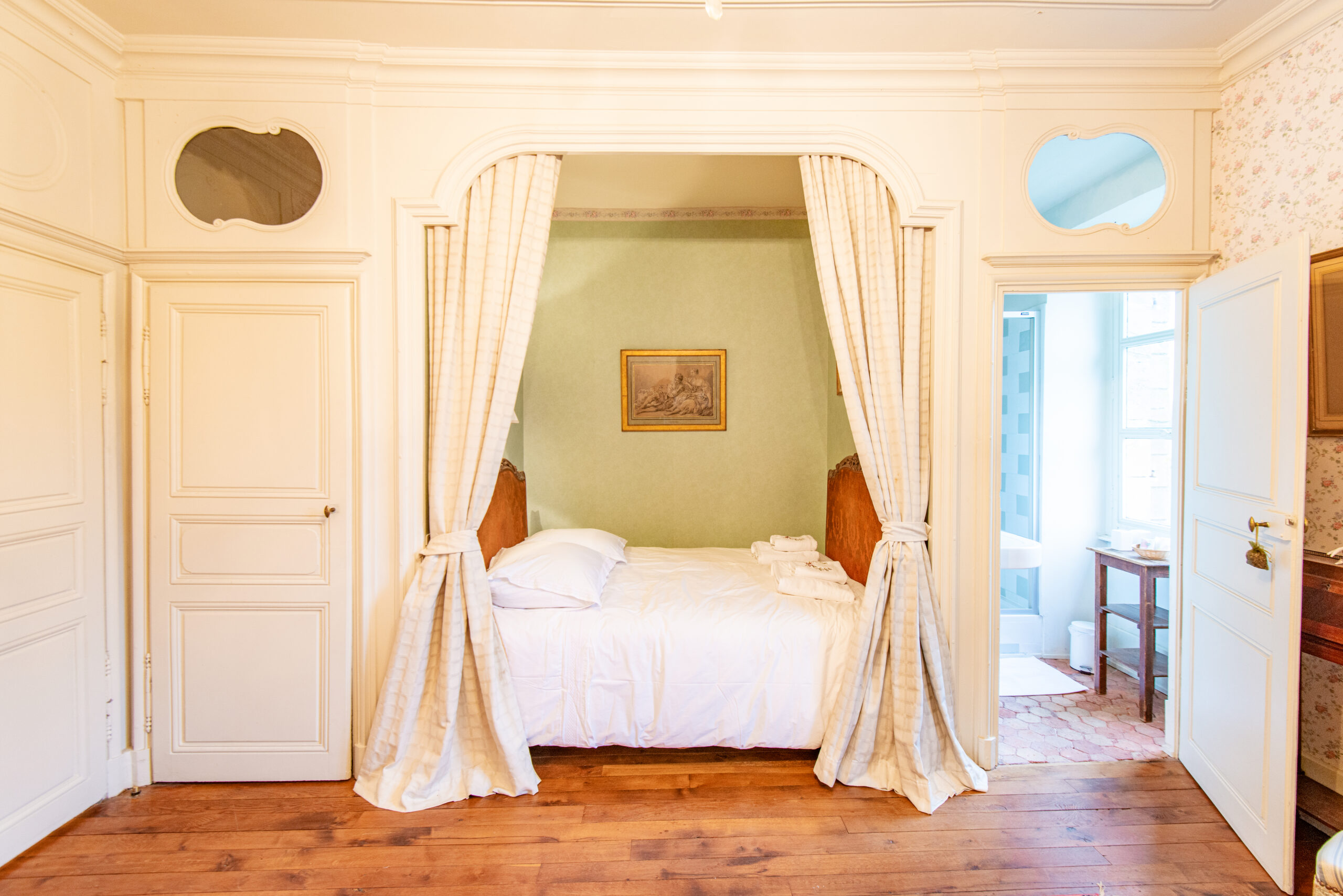 Amarante Room — Château Les Louteaux