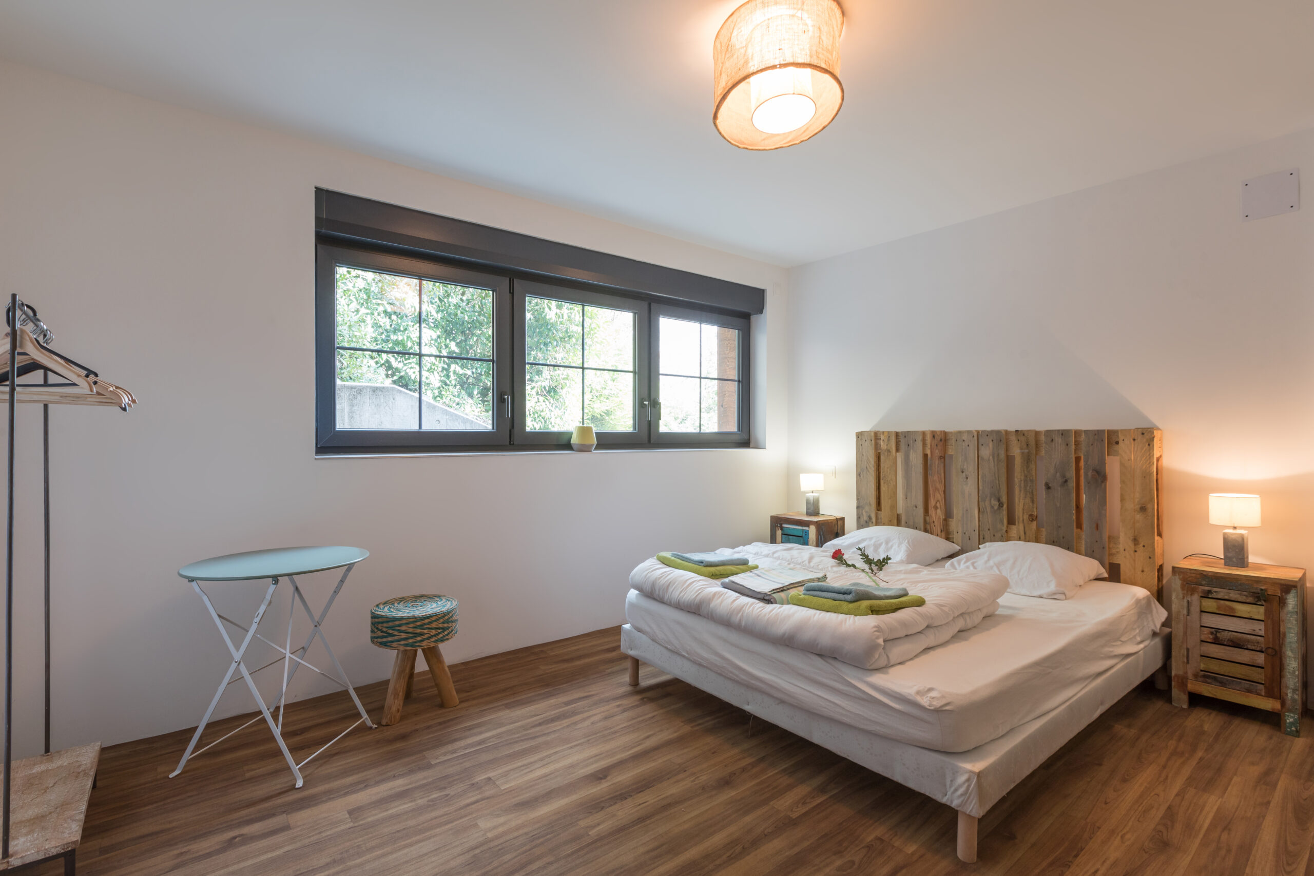 Chambre 1 du lodge La Désirade, lit double 160x200cm, Linthal Vosges du Sud