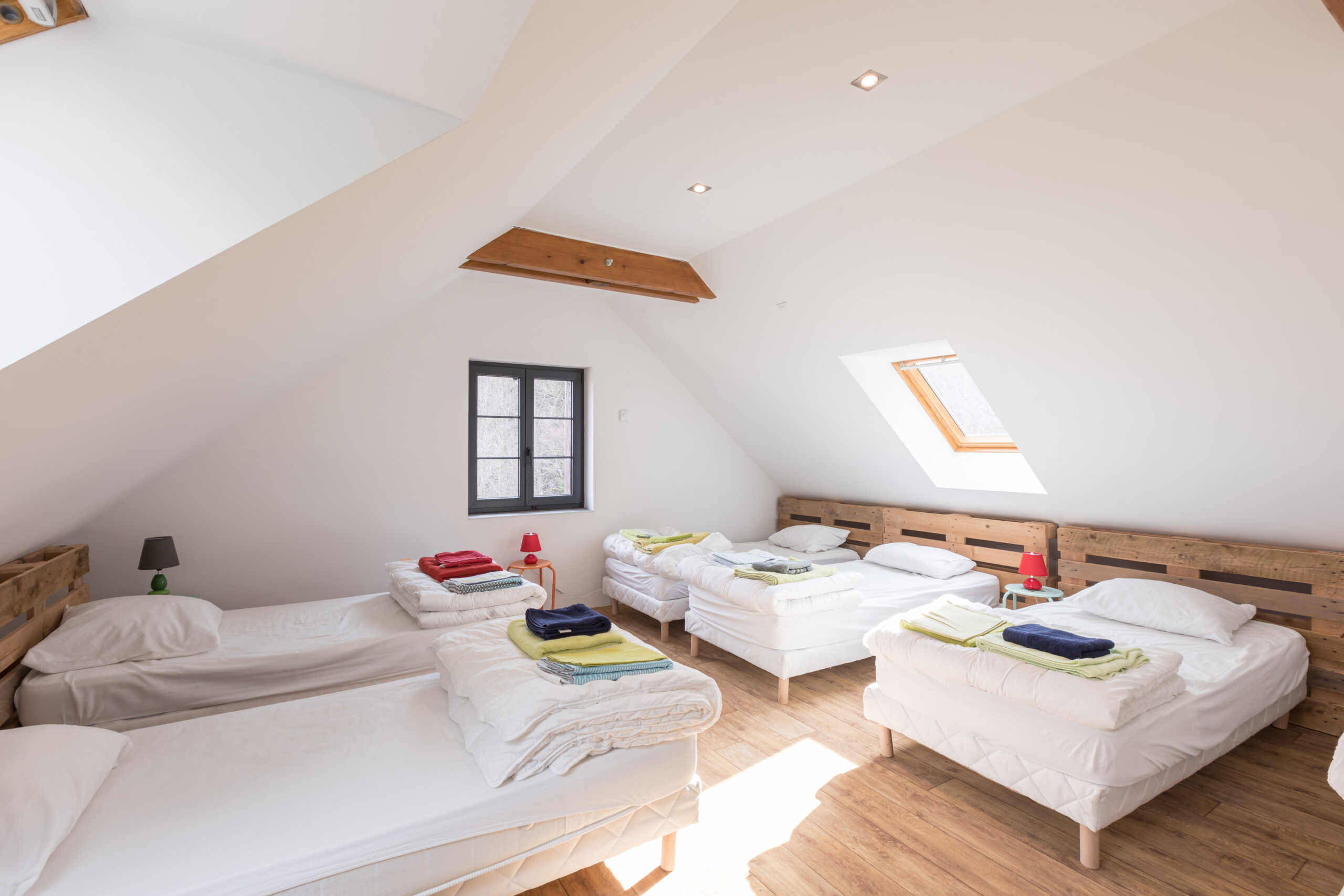 Chambre mansardée du lodge La Désirade, chalet haut de gamme dans les Vosges