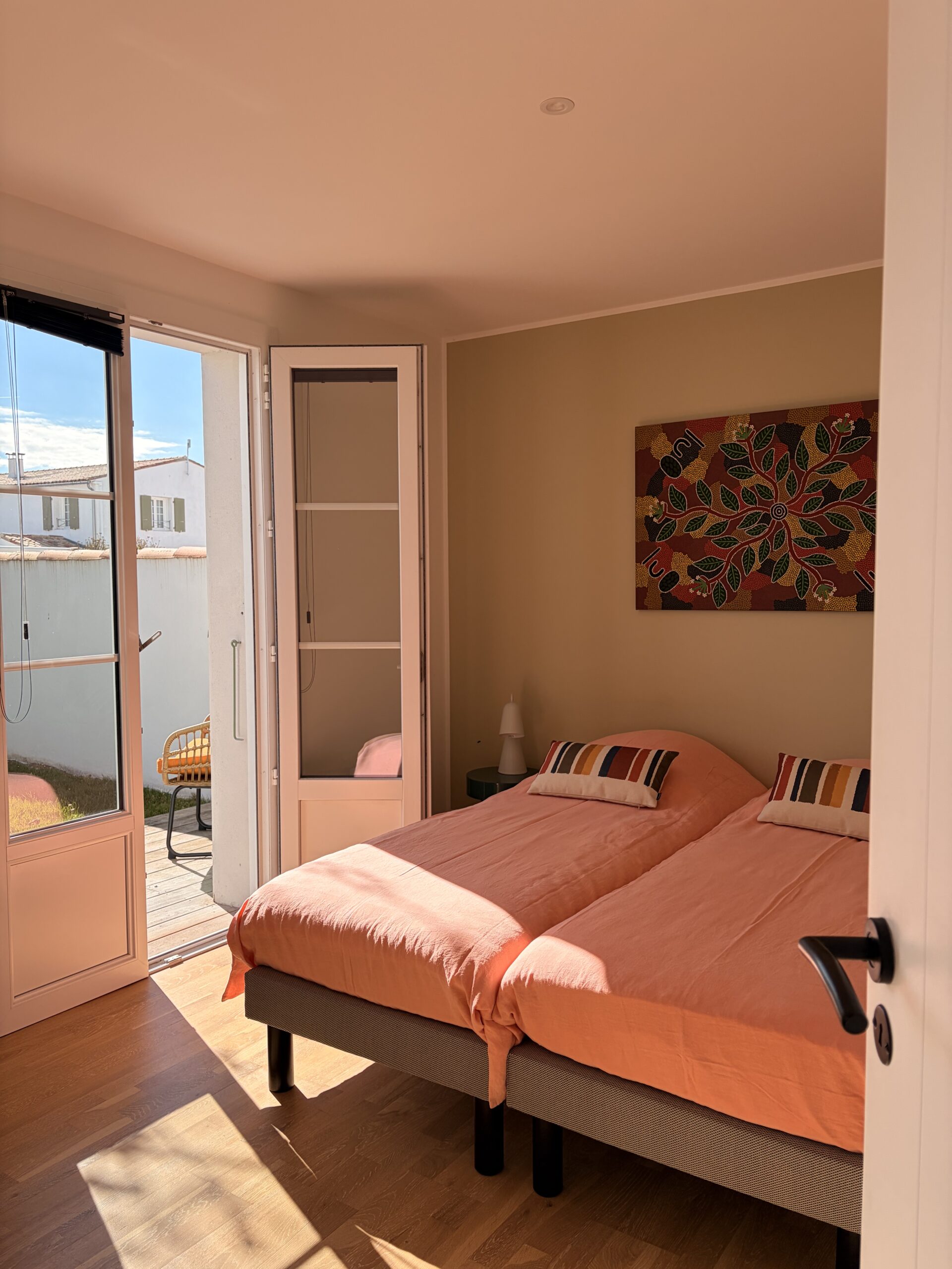 Chambre élégante de L'Ars de Vivre, maison de vacances haut de gamme à Ars-en-Ré