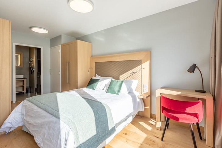 Chambre double avec salle de bain attenante — Monarque 809, Arc 1800